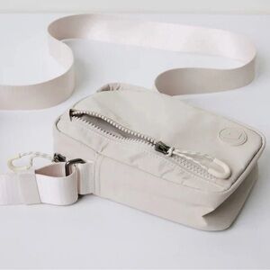 Vuori All Around Cross Body Bag